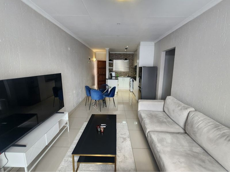 "Modern Apartment in Serene Lyndhurst Awaits You" - Photo 3