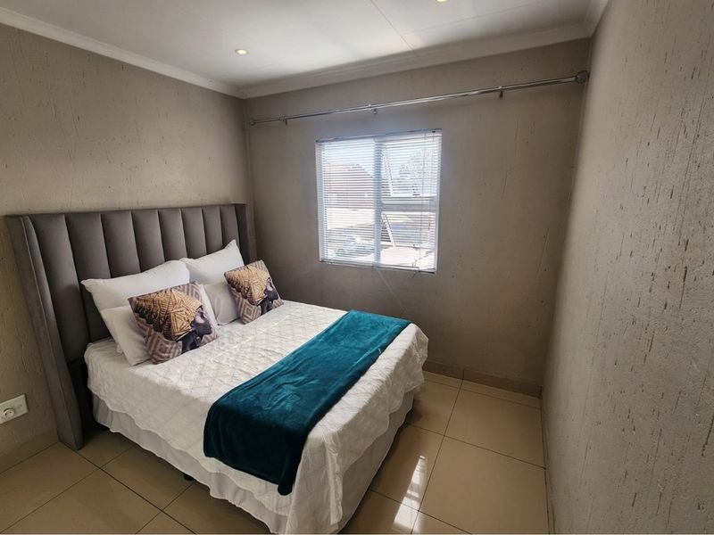 "Modern Apartment in Serene Lyndhurst Awaits You" - Photo 7