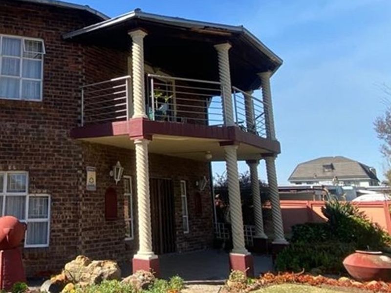 Exceptional 9-Bedroom Guesthouse for Sale in Central Newcastle - Prime Location - Photo 1