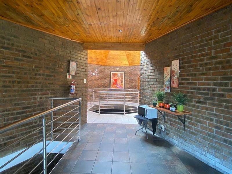 Exceptional 9-Bedroom Guesthouse for Sale in Central Newcastle - Prime Location - Photo 10