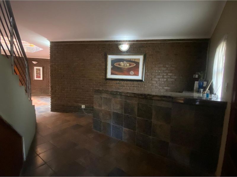 Exceptional 9-Bedroom Guesthouse for Sale in Central Newcastle - Prime Location - Photo 2