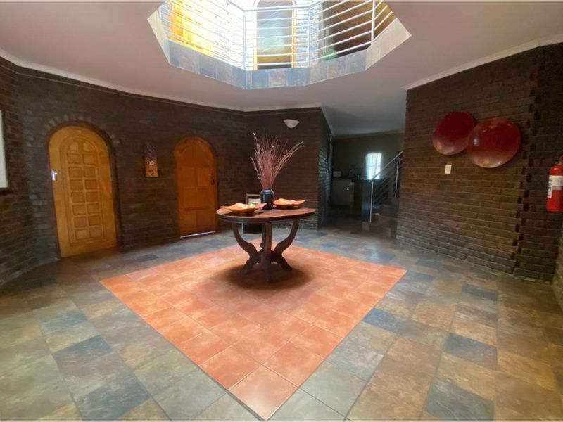 Exceptional 9-Bedroom Guesthouse for Sale in Central Newcastle - Prime Location - Photo 3