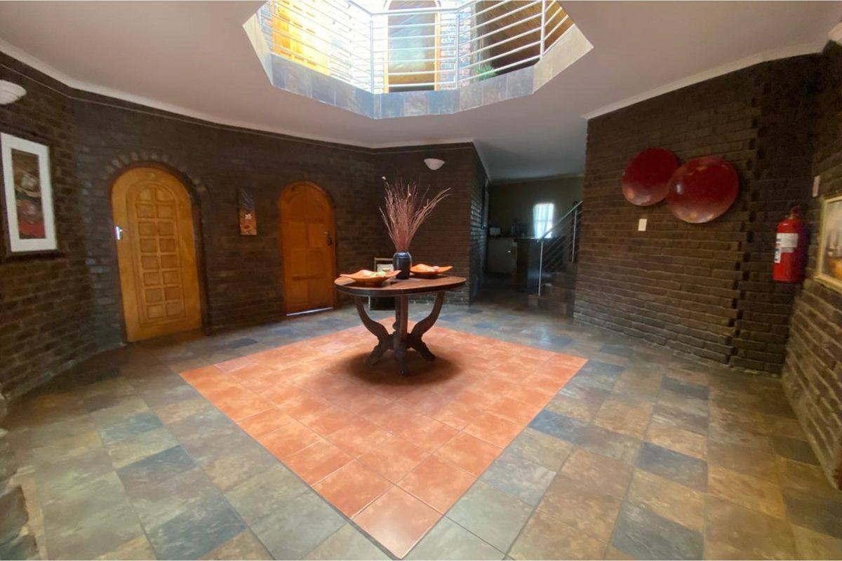 Exceptional 9-Bedroom Guesthouse for Sale in Central Newcastle - Prime Location - Photo 3