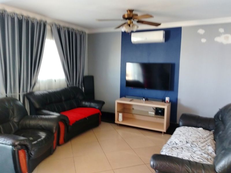 Spacious 3-Bedroom Extended Corner Duplex for Sale in Westham, Phoenix - Photo 10