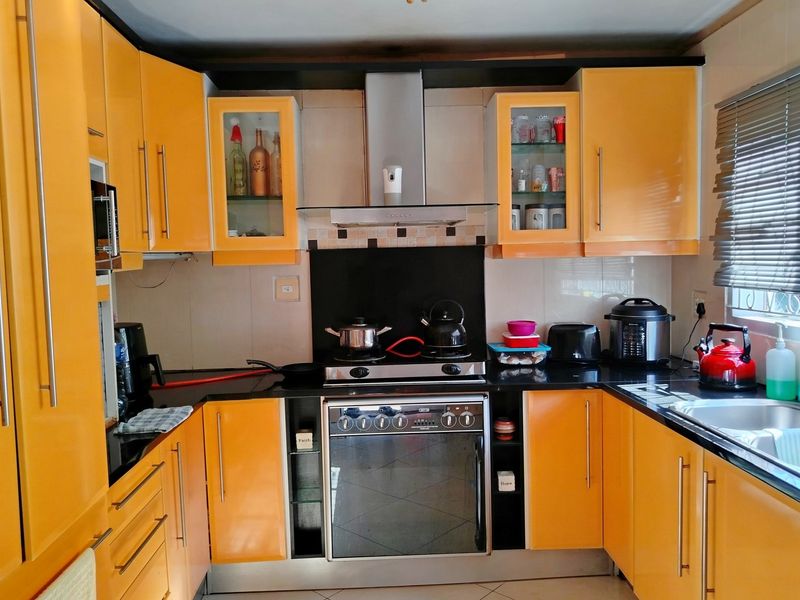 Spacious 3-Bedroom Extended Corner Duplex for Sale in Westham, Phoenix - Photo 7