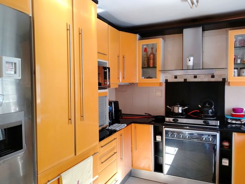 Spacious 3-Bedroom Extended Corner Duplex for Sale in Westham, Phoenix - Photo 8