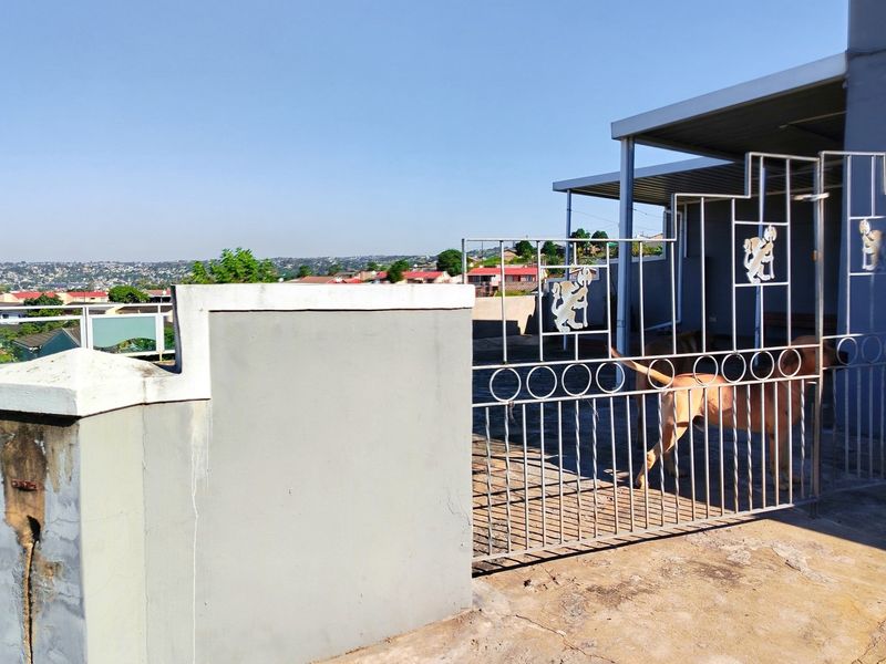 Spacious 3-Bedroom Extended Corner Duplex for Sale in Westham, Phoenix - Photo 6