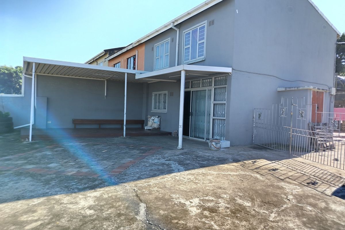 Spacious 3-Bedroom Extended Corner Duplex for Sale in Westham, Phoenix - Photo 3