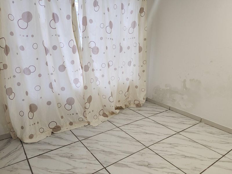 Cozy Ground Floor Apartment with Private Garden in Delarey, Roodepoort - Photo 6