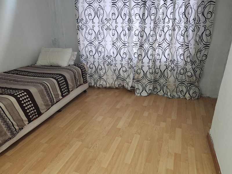 Cozy Ground Floor Apartment with Private Garden in Delarey, Roodepoort - Photo 4