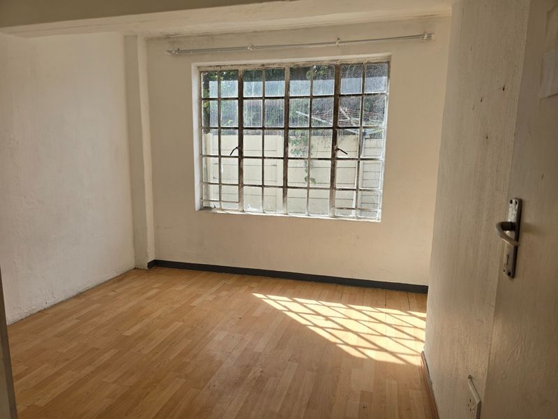 Cozy Ground Floor Apartment with Private Garden in Delarey, Roodepoort - Photo 10