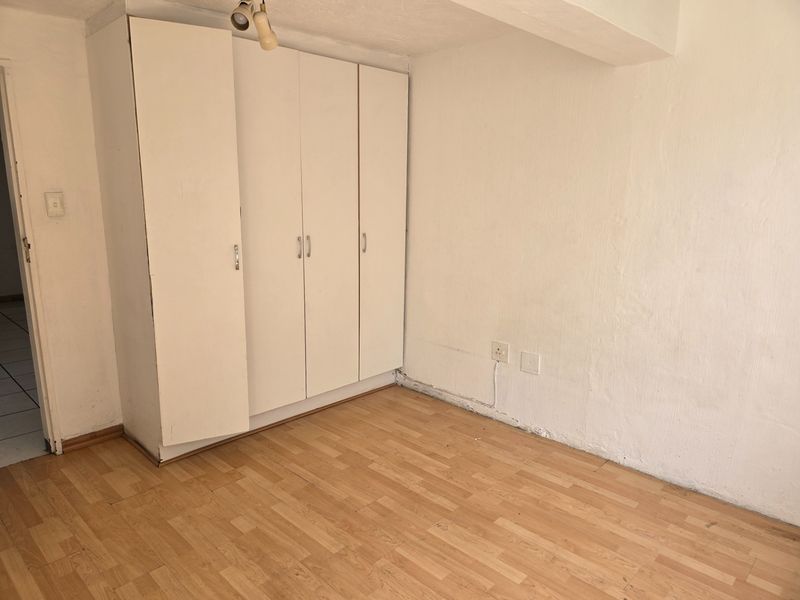 Cozy Ground Floor Apartment with Private Garden in Delarey, Roodepoort - Photo 9