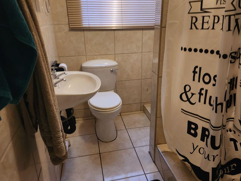 Cozy Ground Floor Apartment with Private Garden in Delarey, Roodepoort - Photo 8