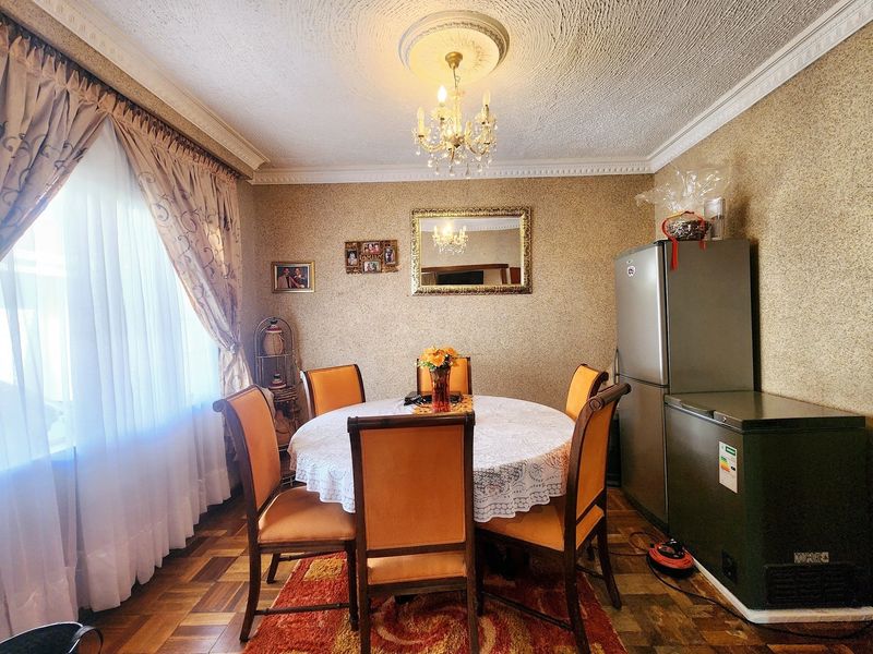 Luxury 4 bedroom Family House with Lapa, Pool and close to schools for sale - Photo 4