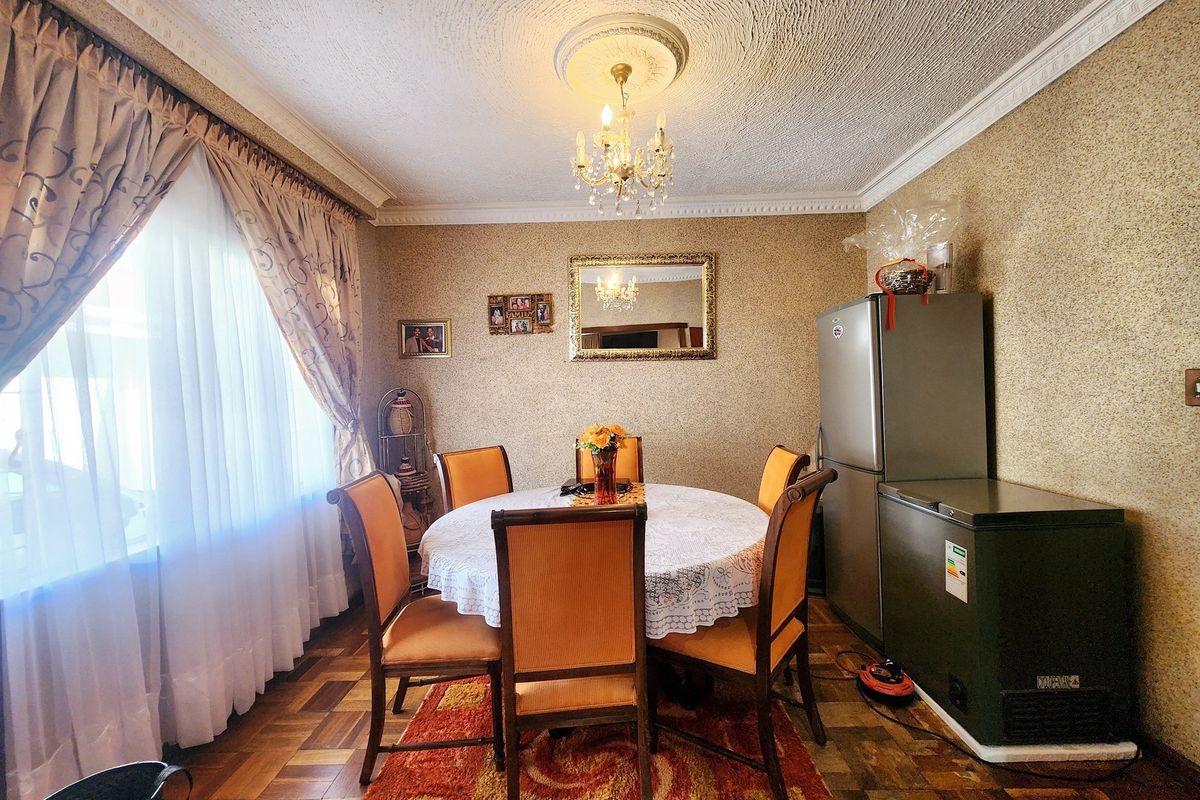 Luxury 4 bedroom Family House with Lapa, Pool and close to schools for sale - Photo 4