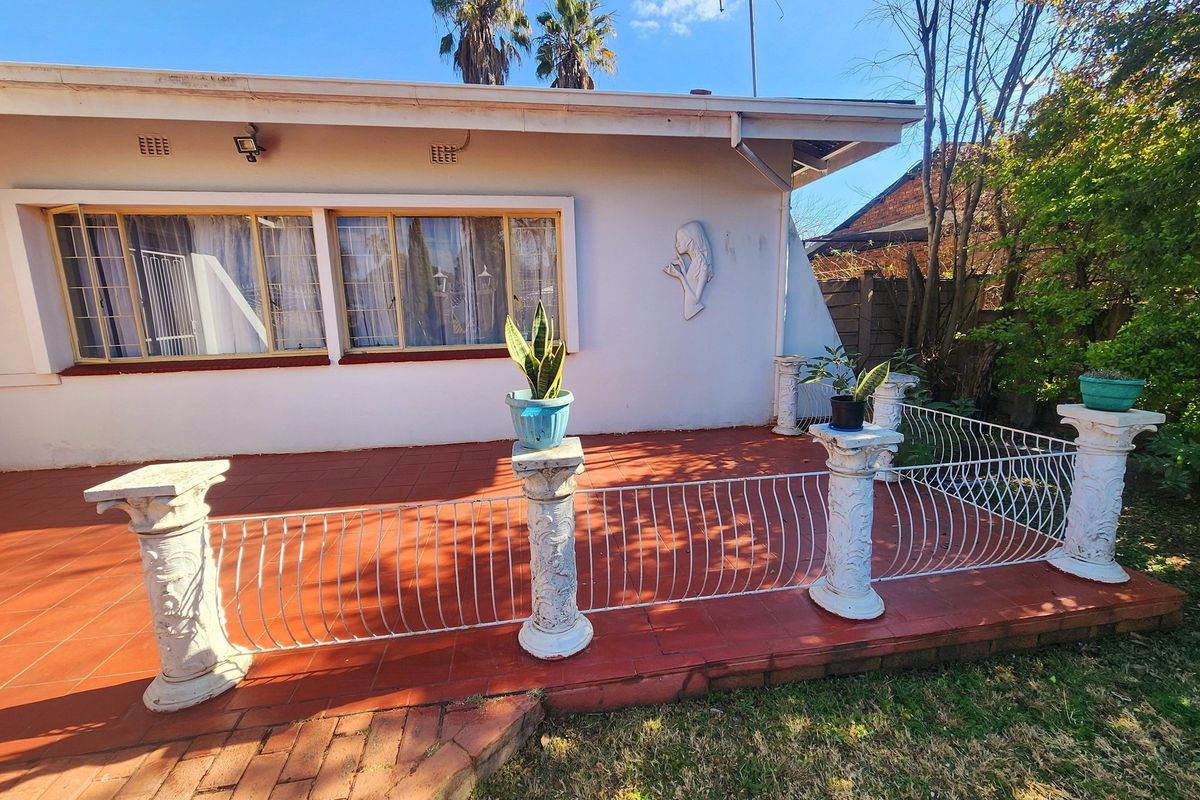 Luxury 4 bedroom Family House with Lapa, Pool and close to schools for sale - Photo 5