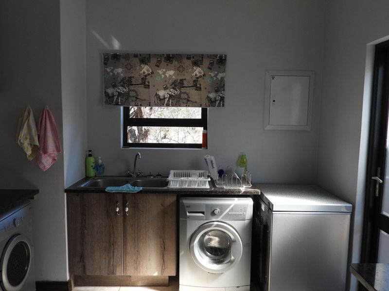 A Lifestyle of Leisure and Luxury in a Prestigious Golf Estate - Photo 6