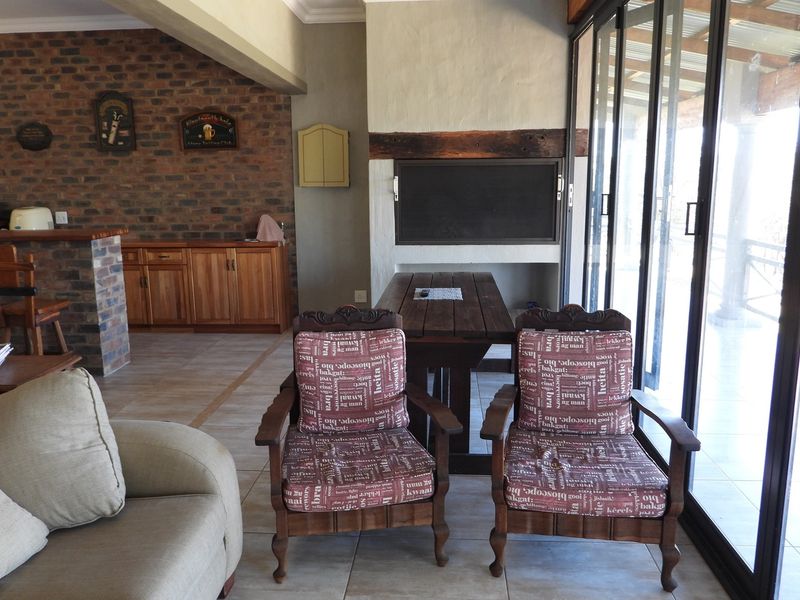 A Lifestyle of Leisure and Luxury in a Prestigious Golf Estate - Photo 4