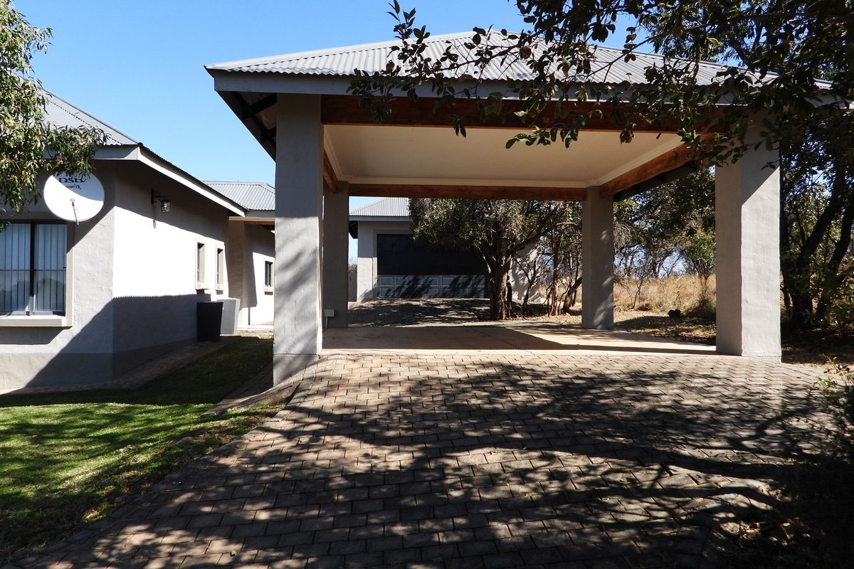 A Lifestyle of Leisure and Luxury in a Prestigious Golf Estate - Photo 2