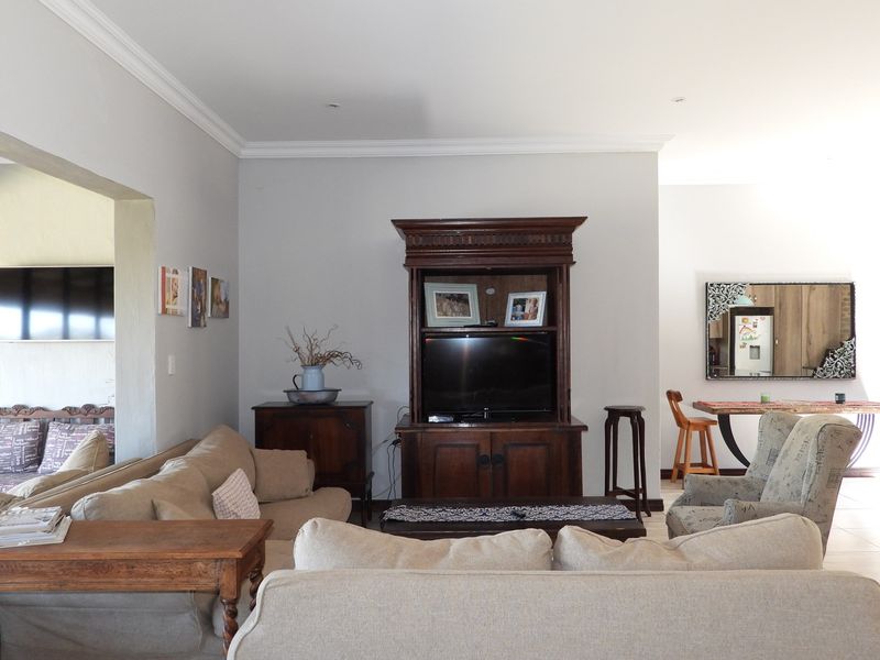 A Lifestyle of Leisure and Luxury in a Prestigious Golf Estate - Photo 5