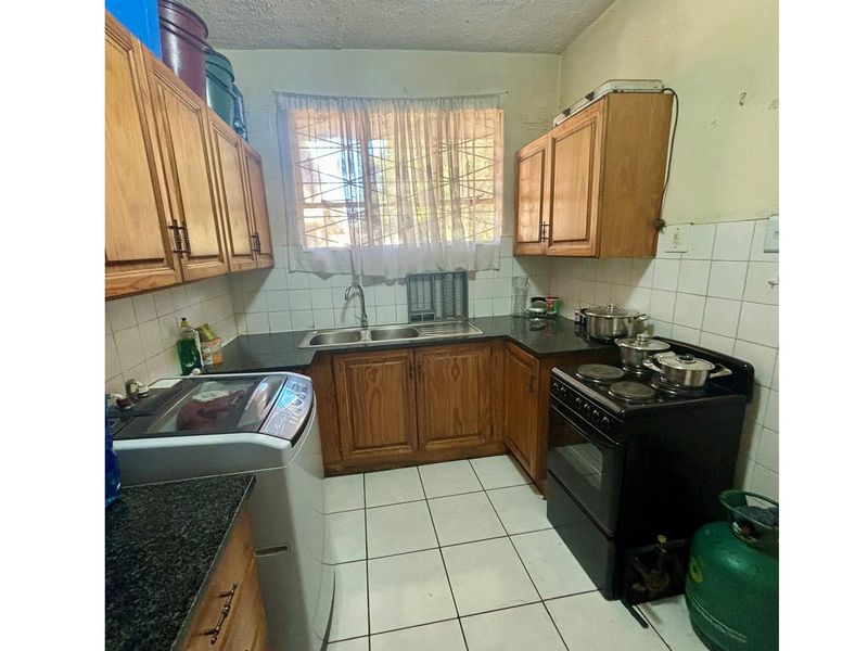 Lovely 2-Bedroom Flat with Modern Features - Photo 8