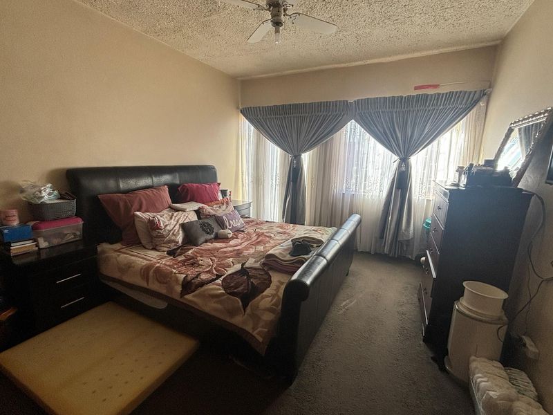 Lovely 2-Bedroom Flat with Modern Features - Photo 2