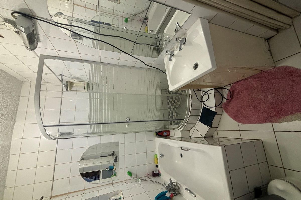 Lovely 2-Bedroom Flat with Modern Features - Photo 4