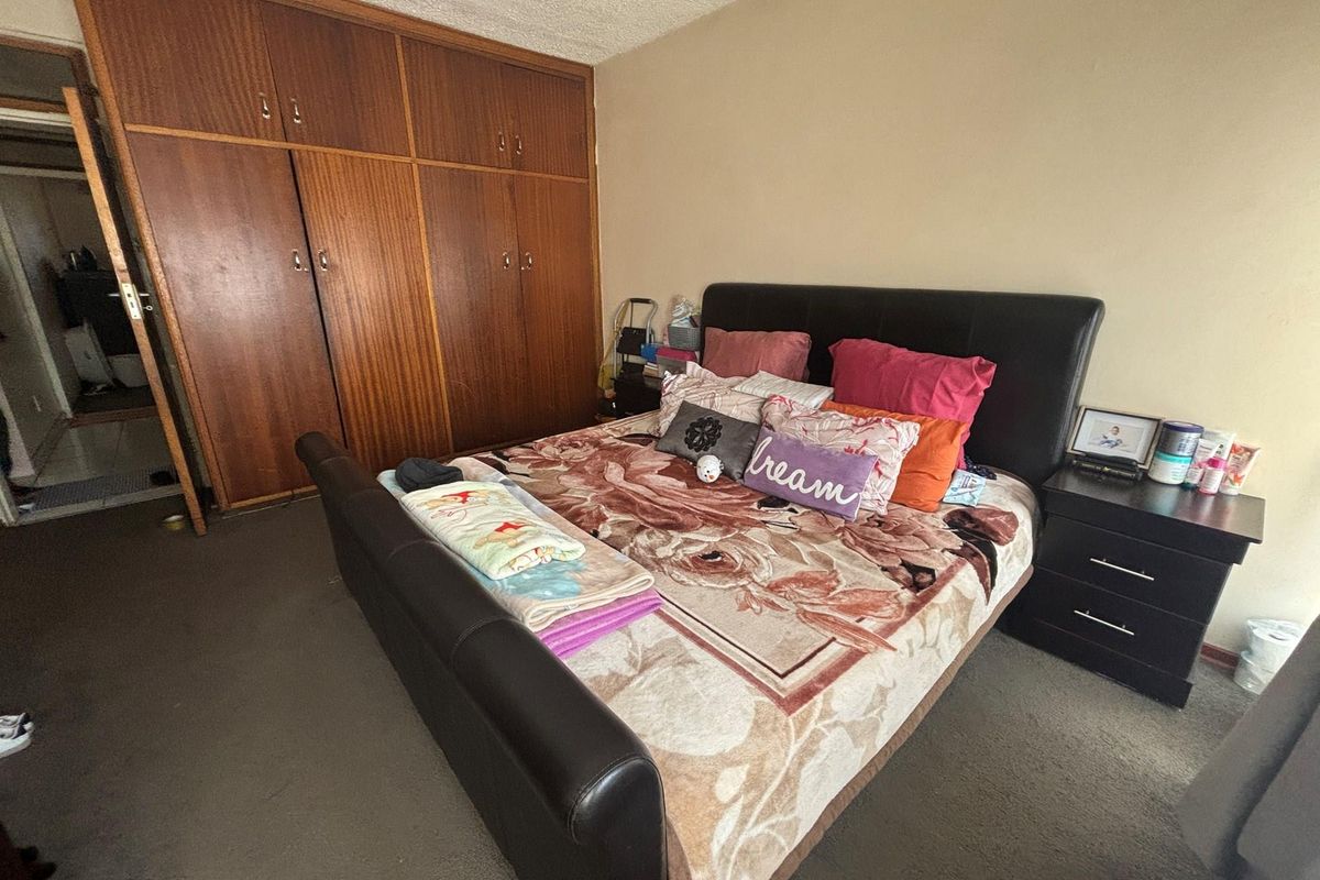 Lovely 2-Bedroom Flat with Modern Features - Photo 3