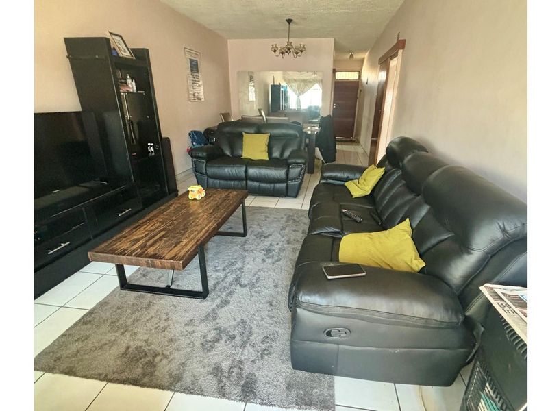 Lovely 2-Bedroom Flat with Modern Features - Photo 6