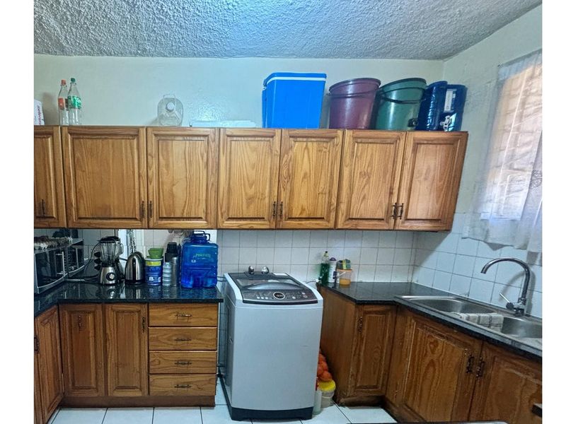 Lovely 2-Bedroom Flat with Modern Features - Photo 7