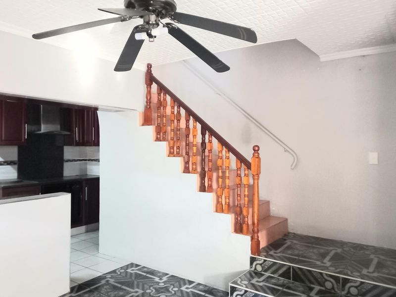 "Your Perfect Family Home Awaits - Comfort, Convenience, and Community in Every Corner." - Photo 9