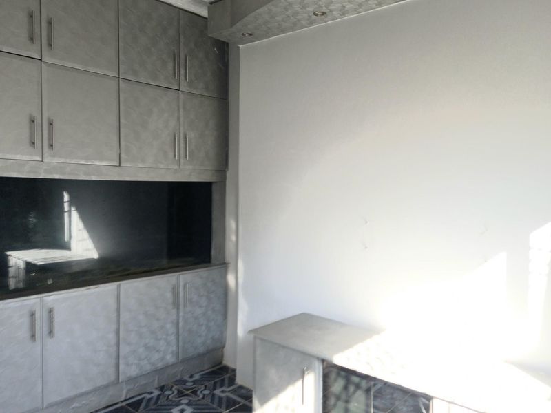 "Your Perfect Family Home Awaits - Comfort, Convenience, and Community in Every Corner." - Photo 10