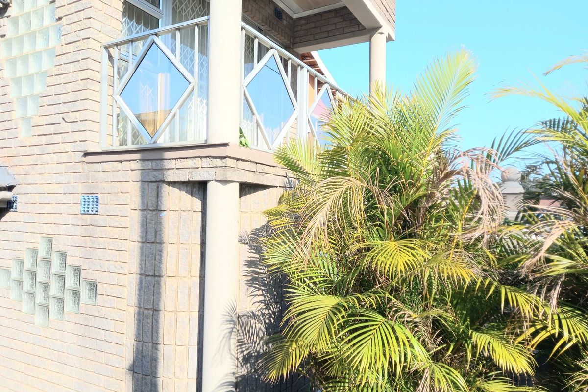 "Your Perfect Family Home Awaits - Comfort, Convenience, and Community in Every Corner." - Photo 2