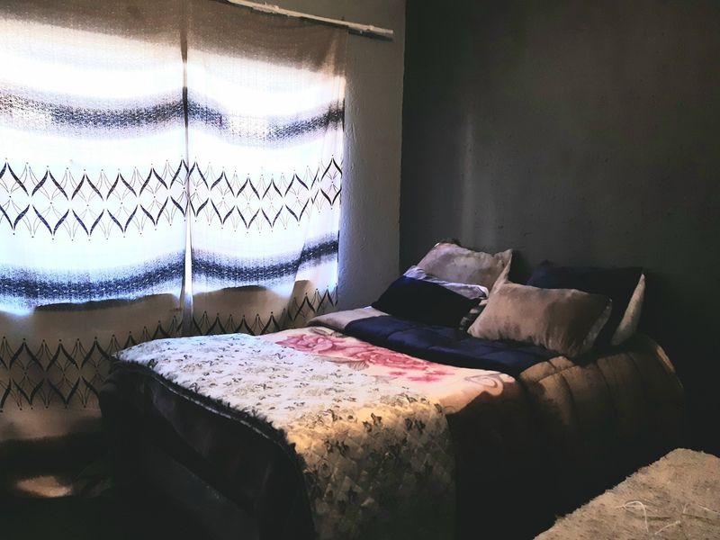 Ground floor 2-Bedroom, Pool - Photo 8