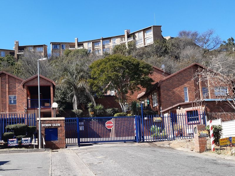 Ground floor 2-Bedroom, Pool - Photo 2
