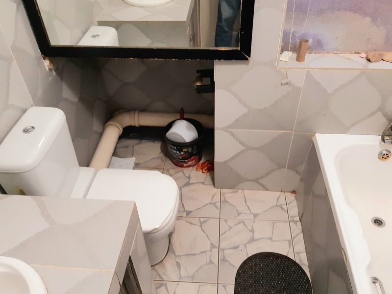 Ground floor 2-Bedroom, Pool - Photo 10