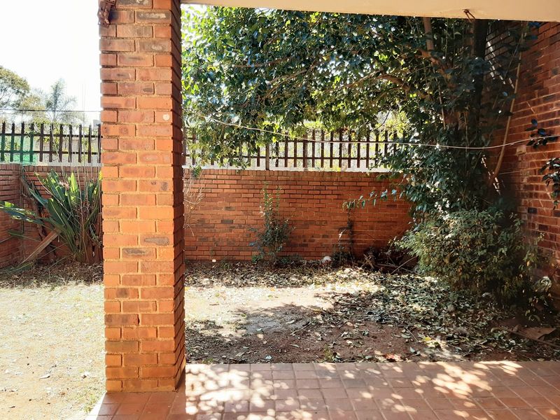 Ground floor 2-Bedroom, Pool - Photo 3