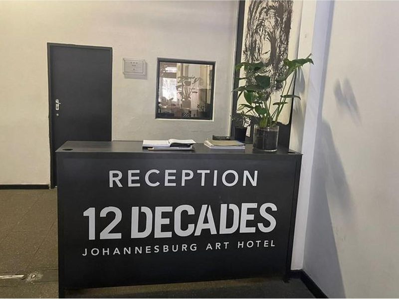 Fully Furnished Bachelor Apartment Up For Grabs in Johannesburg “Maboneng” - Photo 9