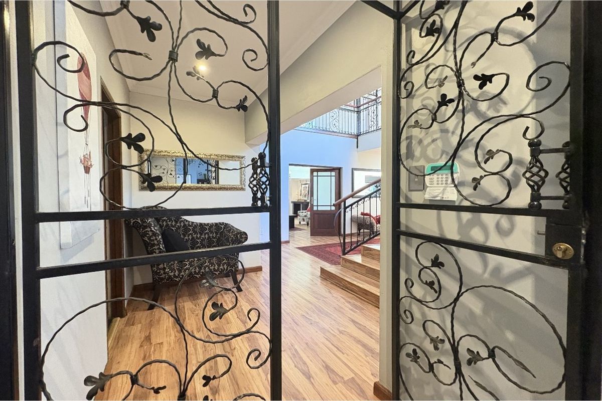 Exquisite 5-Bedroom Family Home- A Statement of Grandeur and Warmth - Photo 5