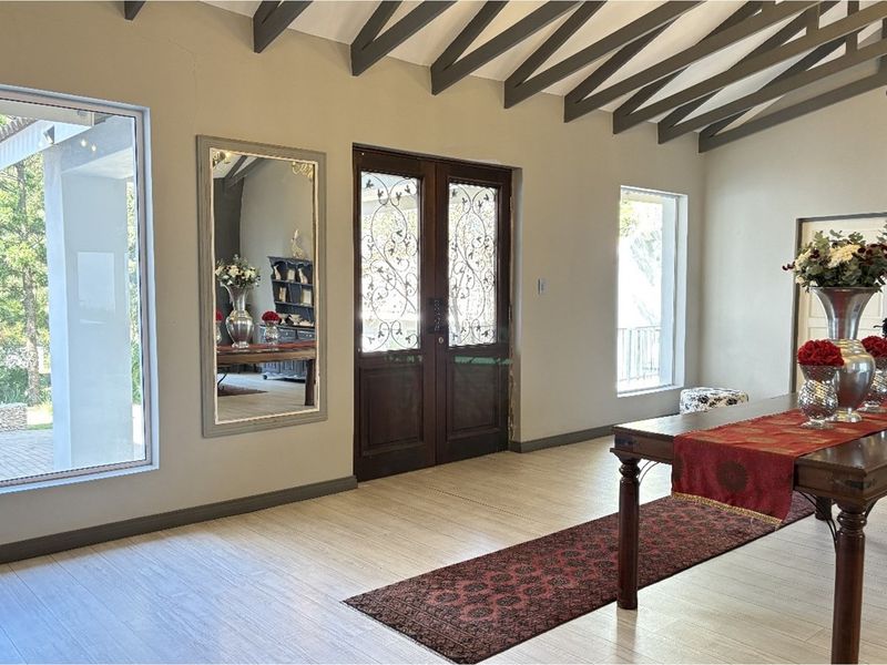 Exquisite 5-Bedroom Family Home- A Statement of Grandeur and Warmth - Photo 4