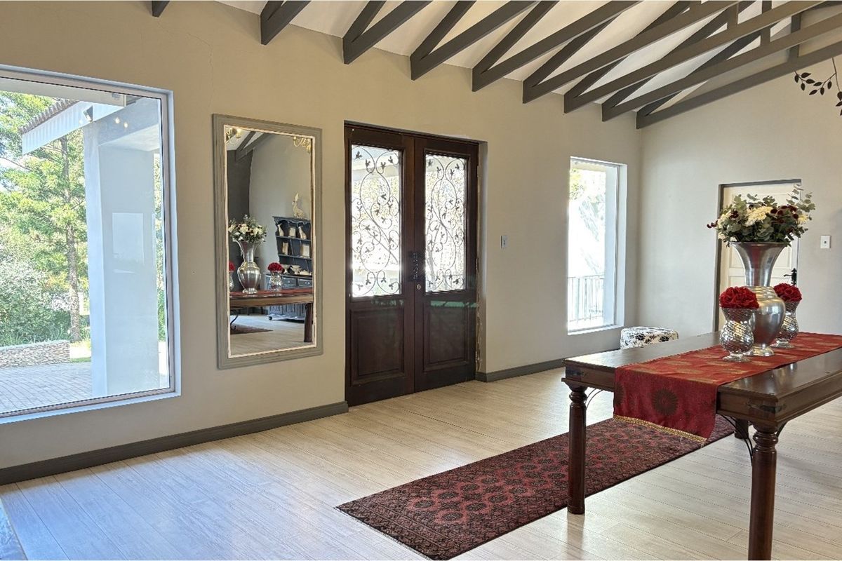 Exquisite 5-Bedroom Family Home- A Statement of Grandeur and Warmth - Photo 4