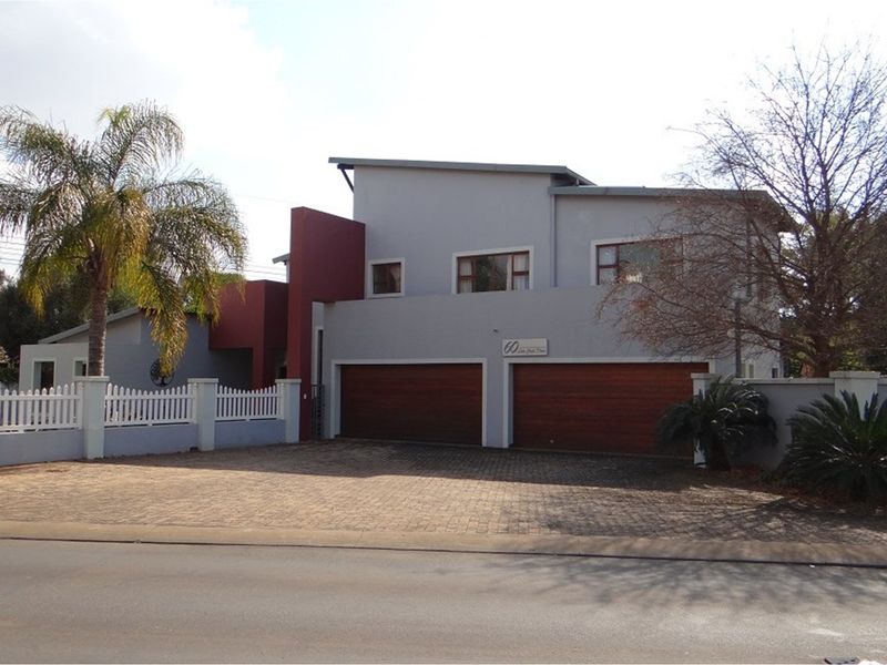 4 bedroom house in Midstream Estate - Photo 2