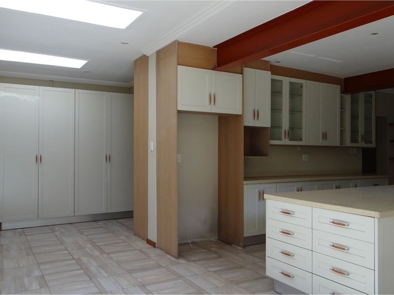4 bedroom house in Midstream Estate - Photo 8