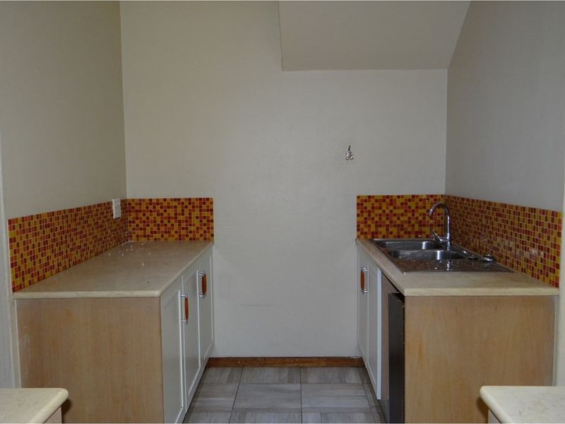 4 bedroom house in Midstream Estate - Photo 10