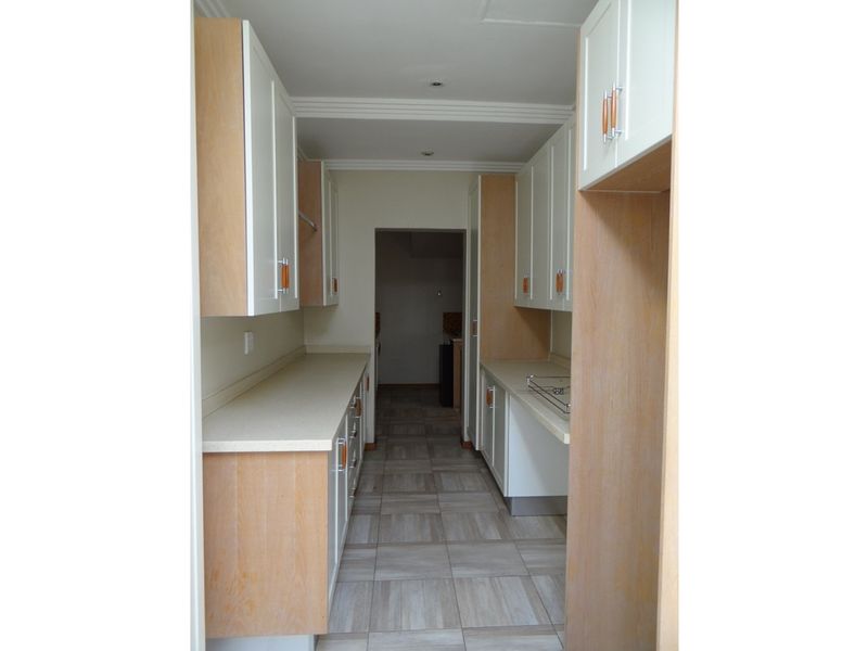 4 bedroom house in Midstream Estate - Photo 9