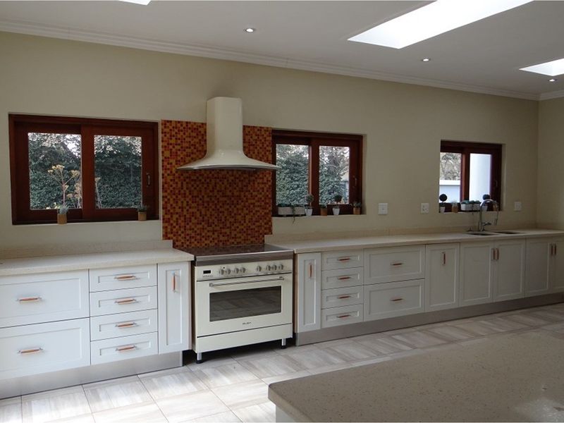 4 bedroom house in Midstream Estate - Photo 4