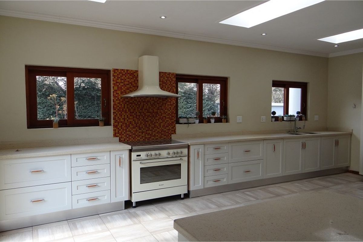 4 bedroom house in Midstream Estate - Photo 4