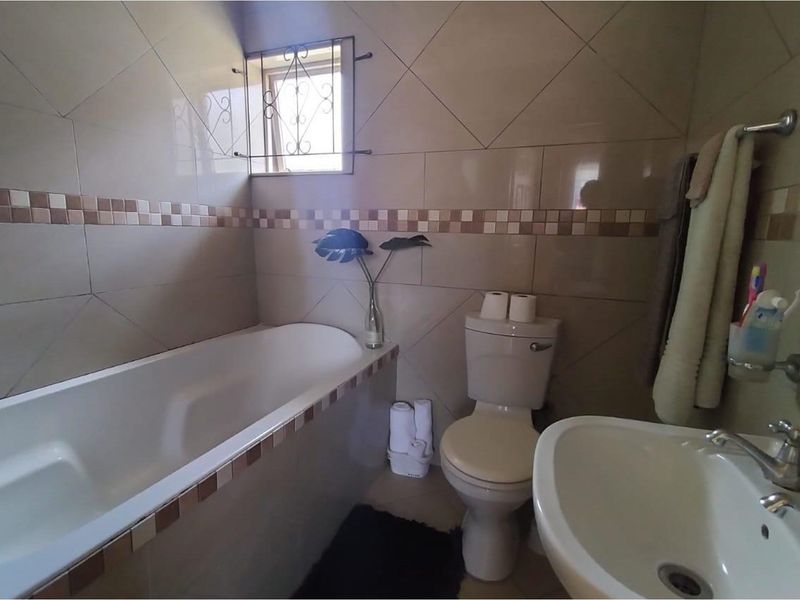 Charming 2-Bedroom Home in the Heart of Amalinda - Photo 8