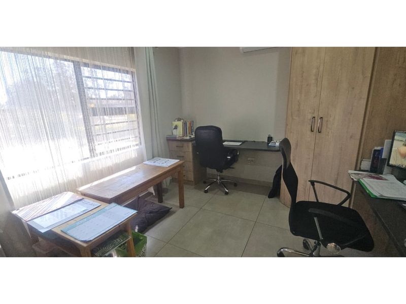 Charming Family Home in Sought-After Area - Photo 7