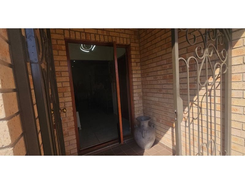 Charming Family Home in Sought-After Area - Photo 2